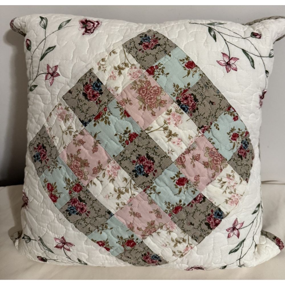 Home‎ Classic Quilt Throw Pillow